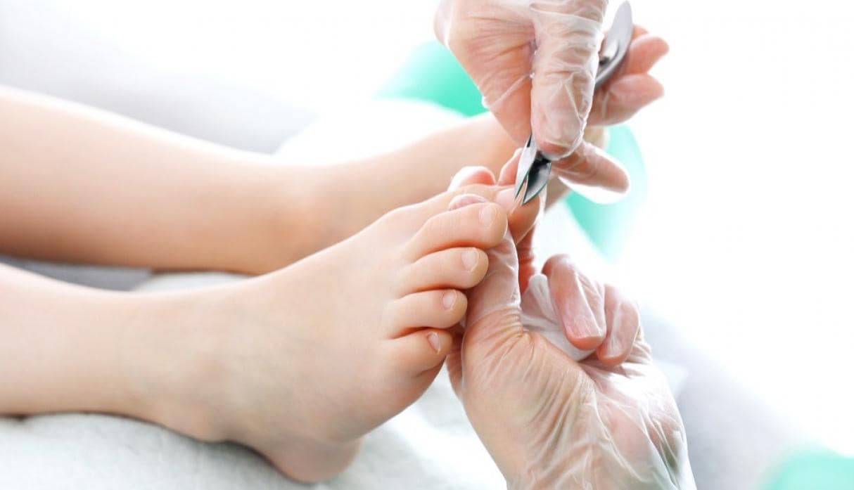 Como curar uña encarnada y quitar los callos de los pies - Centro Médico El  Pilar