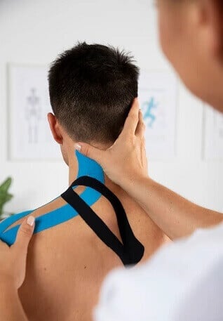 fisioterapeuta vendaje con cintas elasticas precio